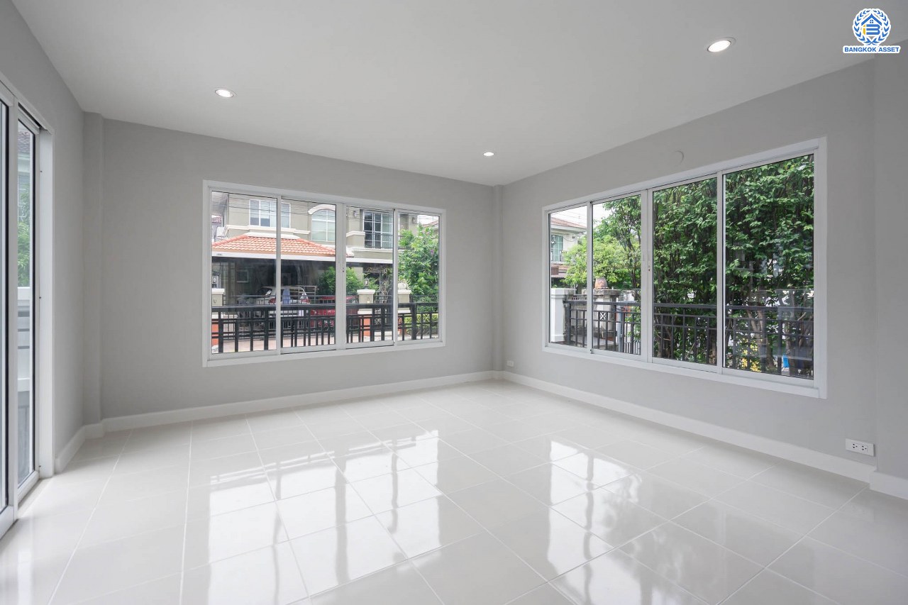 บ้านมือสองตกแต่งใหม่ แบรนด์ LH ม.มัณฑนา ราชพฤกษ์ เนื้อที่ 57.4 ตร.ว. ฟังก์ชัน 3 ห้องนอน 2 ห้องน้ำ จอดรถได้ 2 คัน พร้อมห้องอเนกประสงค์ 1 ห้อง สามารถปรับเปลี่ยนเป็นห้องทำงาน หรือห้องนอนได้ตามความต้องการ Facilities ตอบโจทย์ทุกกิจกรรม! บนทำเลใกล้วงเวียนพระราม5 เซ็นทรัลเวสต์เกต และรถไฟฟ้า "สถานีบางรักน้อยท่าอิฐ"